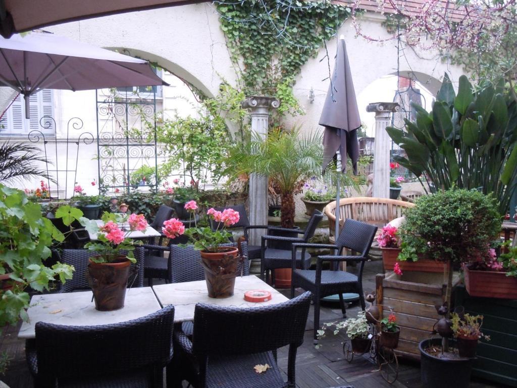 La Croix Blanche Hotel Montrichard Exterior photo