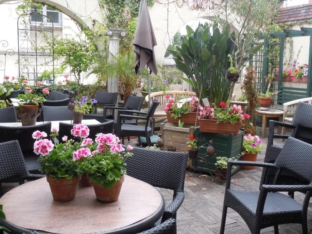 La Croix Blanche Hotel Montrichard Exterior photo